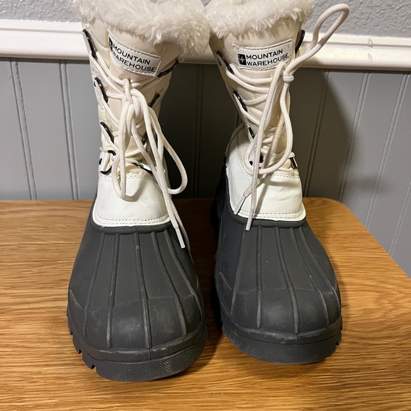 Mountain Warehouse Women’s Cream and Black Quilted Winter Snow Boots - Picture 2 of 6